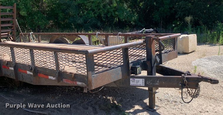 image for item DM7885 2003 Apache utility trailer