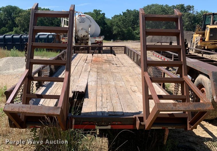 image for item DM7885 2003 Apache utility trailer