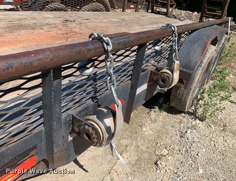 image for item DM7885 2003 Apache utility trailer