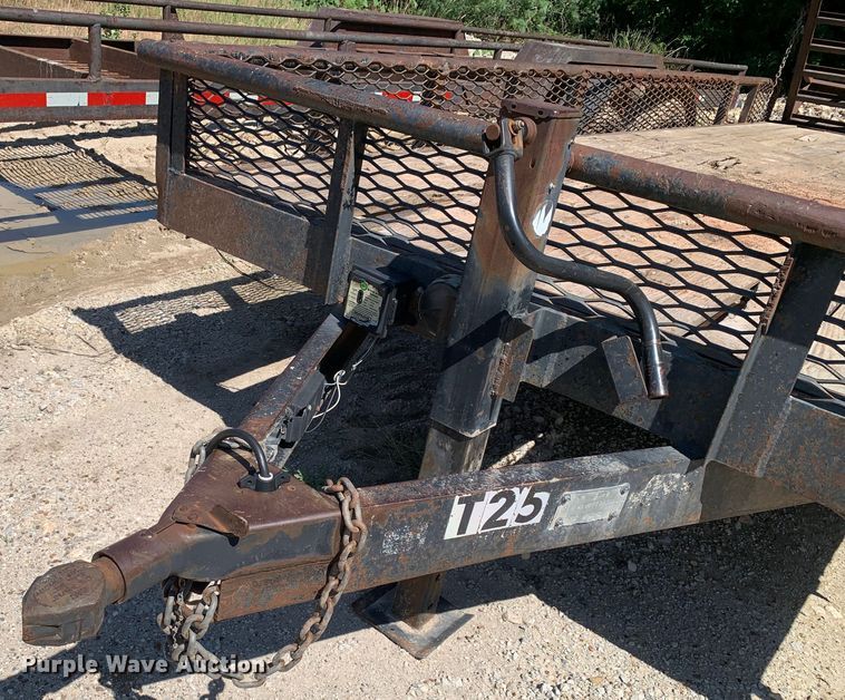 image for item DM7885 2003 Apache utility trailer