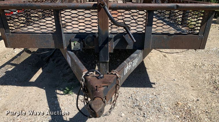 image for item DM7885 2003 Apache utility trailer