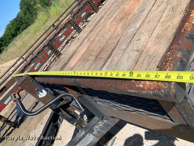 image for item DM7885 2003 Apache utility trailer