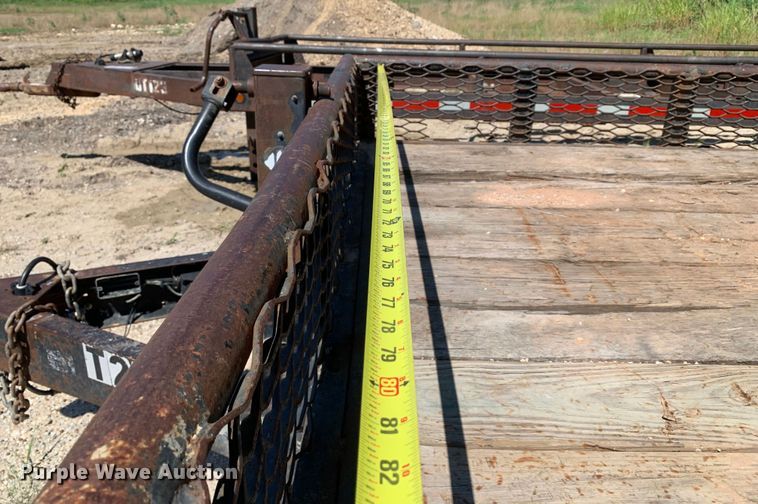 image for item DM7885 2003 Apache utility trailer