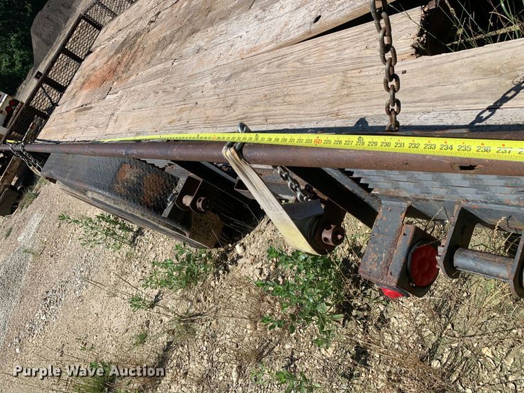 image for item DM7885 2003 Apache utility trailer