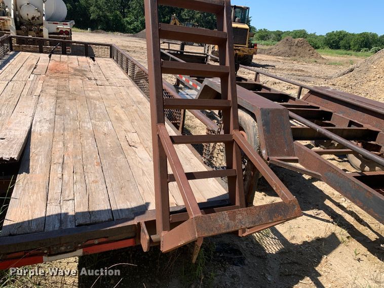 image for item DM7885 2003 Apache utility trailer