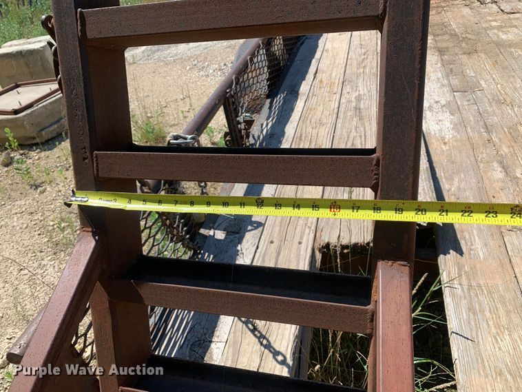 image for item DM7885 2003 Apache utility trailer