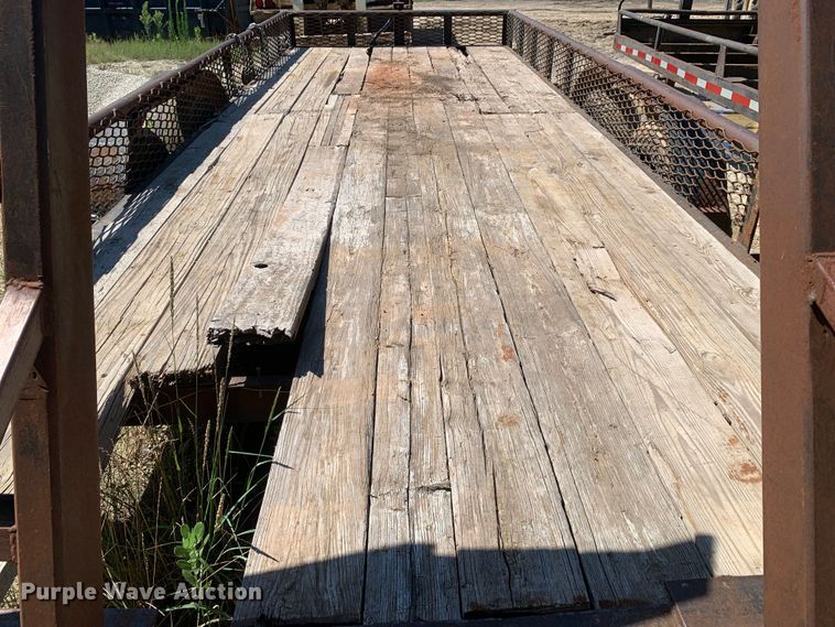 image for item DM7885 2003 Apache utility trailer