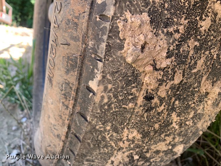 image for item DM7885 2003 Apache utility trailer