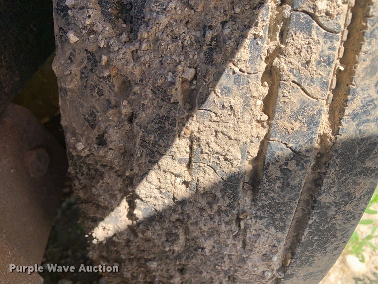 image for item DM7885 2003 Apache utility trailer