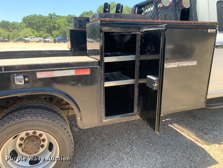 image for item DM7891 2015 Dodge Ram 5500HD Crew Cab flatbed truck