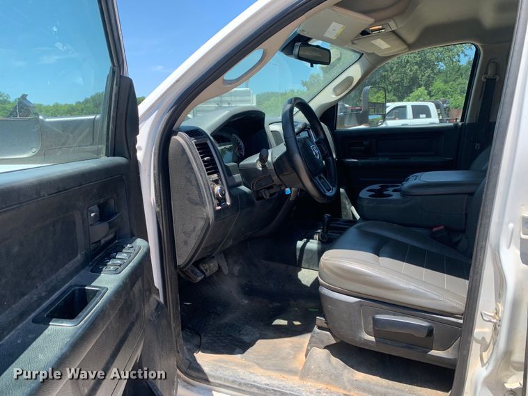 image for item DM7891 2015 Dodge Ram 5500HD Crew Cab flatbed truck