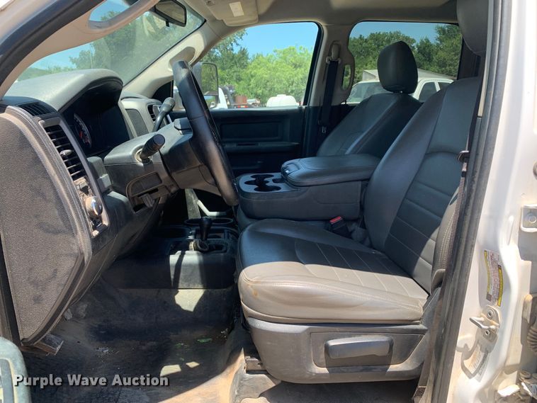 image for item DM7891 2015 Dodge Ram 5500HD Crew Cab flatbed truck