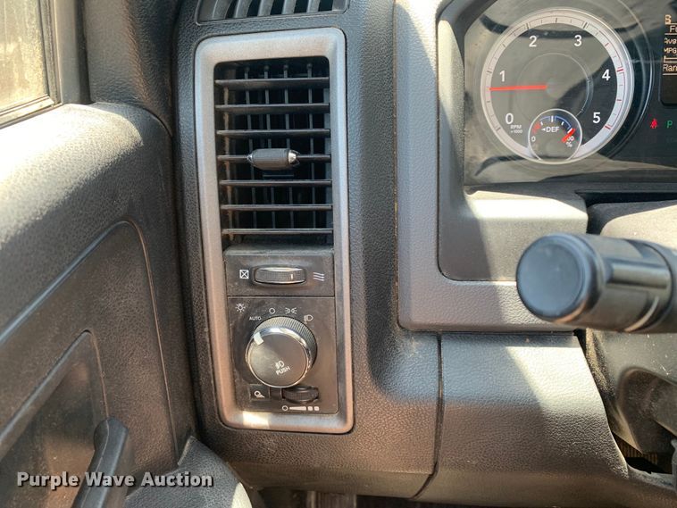 image for item DM7891 2015 Dodge Ram 5500HD Crew Cab flatbed truck