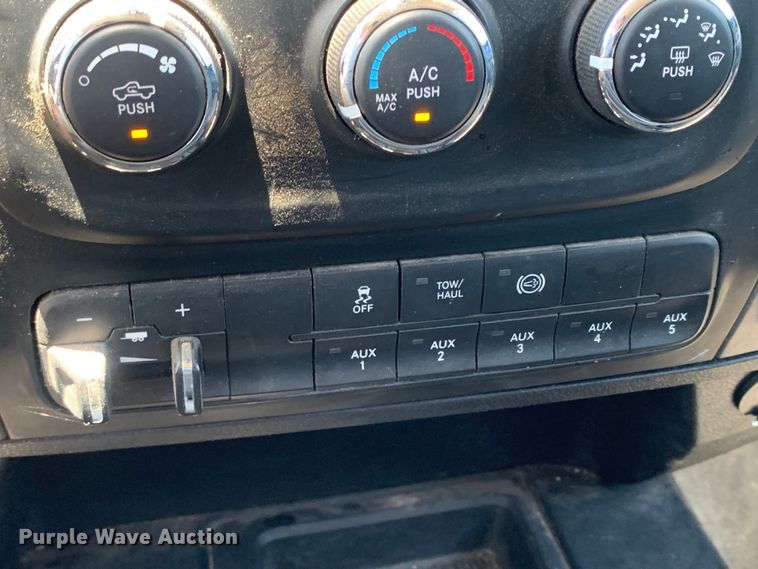 image for item DM7891 2015 Dodge Ram 5500HD Crew Cab flatbed truck