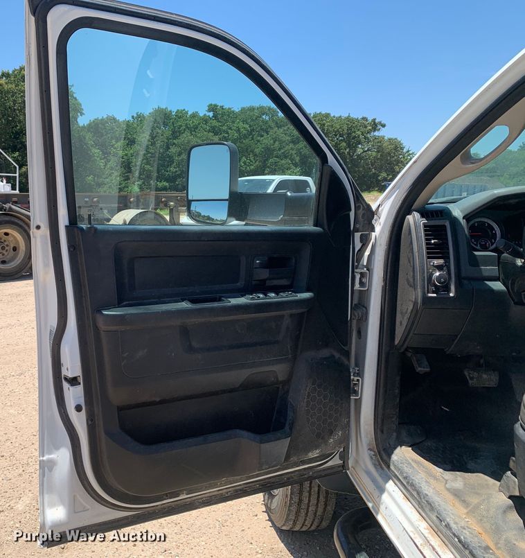 image for item DM7891 2015 Dodge Ram 5500HD Crew Cab flatbed truck