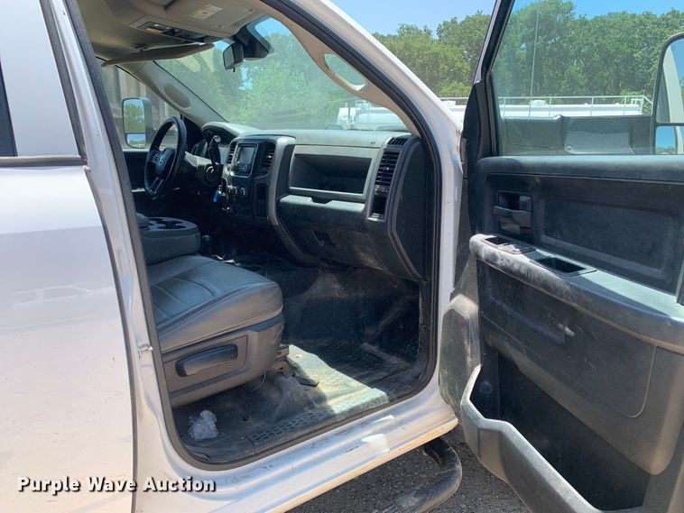 image for item DM7891 2015 Dodge Ram 5500HD Crew Cab flatbed truck