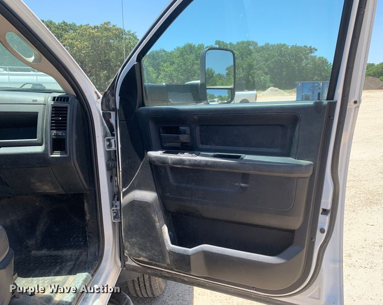 image for item DM7891 2015 Dodge Ram 5500HD Crew Cab flatbed truck