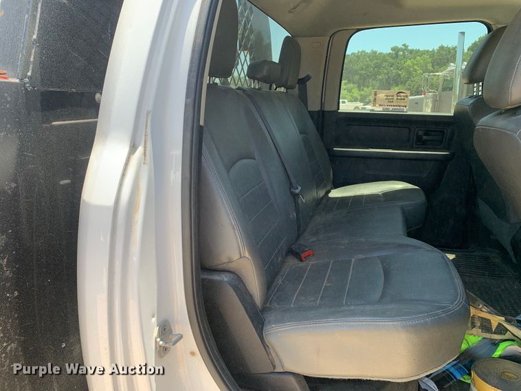 image for item DM7891 2015 Dodge Ram 5500HD Crew Cab flatbed truck