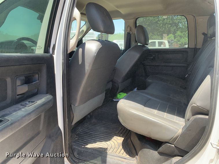 image for item DM7891 2015 Dodge Ram 5500HD Crew Cab flatbed truck