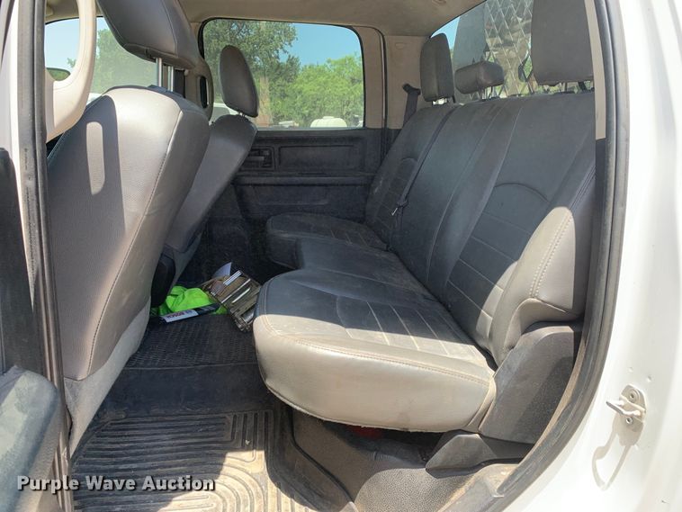 image for item DM7891 2015 Dodge Ram 5500HD Crew Cab flatbed truck