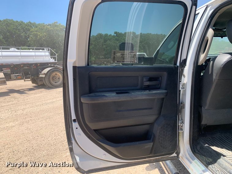 image for item DM7891 2015 Dodge Ram 5500HD Crew Cab flatbed truck