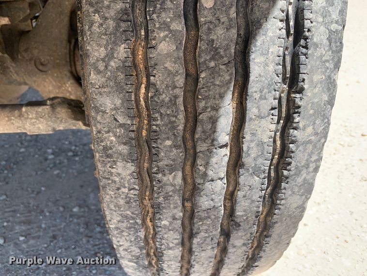 image for item DM7891 2015 Dodge Ram 5500HD Crew Cab flatbed truck