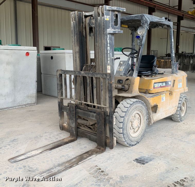 image for item DM7895 1994 Caterpillar DP40 forklift