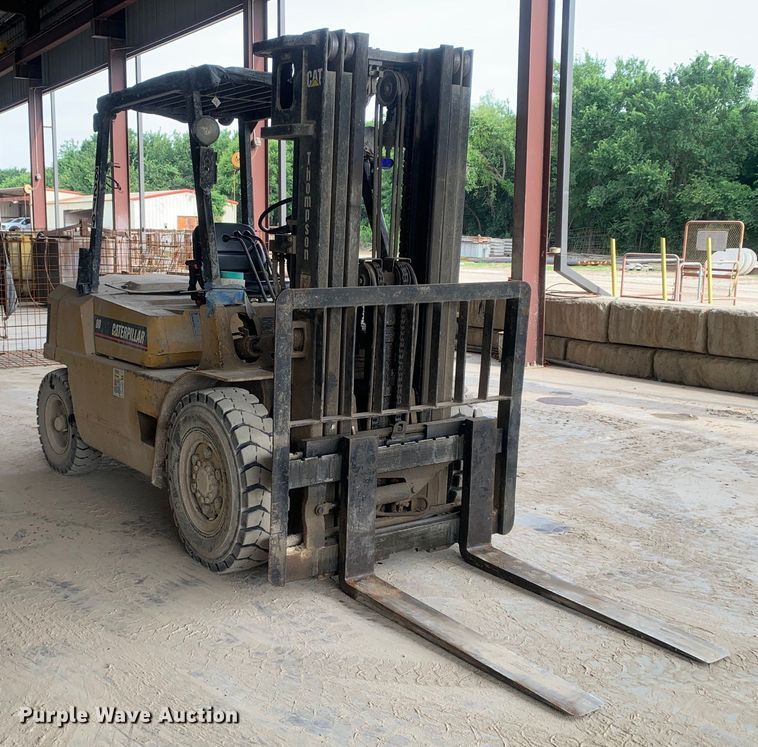 image for item DM7895 1994 Caterpillar DP40 forklift