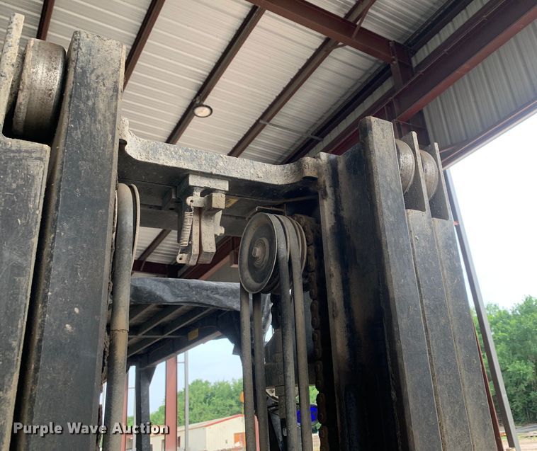 image for item DM7895 1994 Caterpillar DP40 forklift