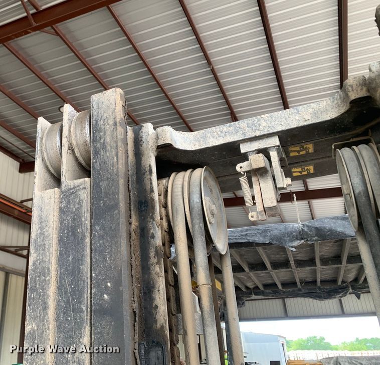 image for item DM7895 1994 Caterpillar DP40 forklift