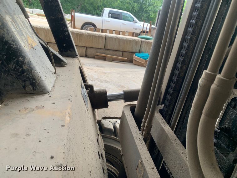 image for item DM7895 1994 Caterpillar DP40 forklift