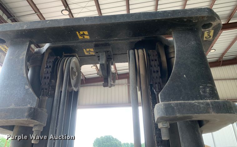 image for item DM7895 1994 Caterpillar DP40 forklift