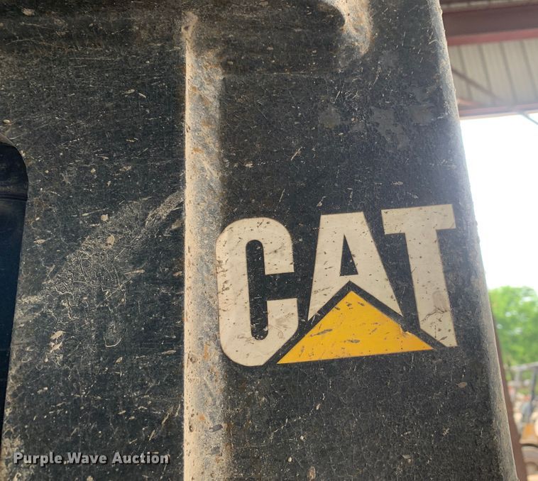 image for item DM7895 1994 Caterpillar DP40 forklift