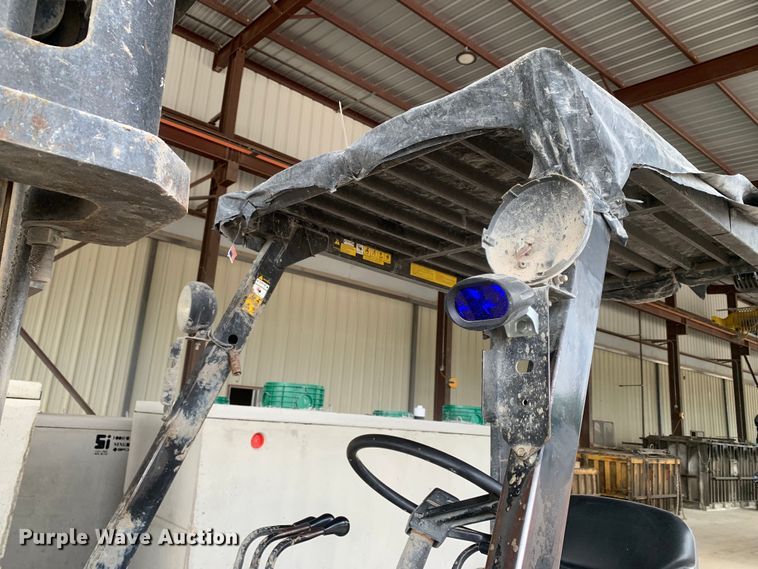 image for item DM7895 1994 Caterpillar DP40 forklift