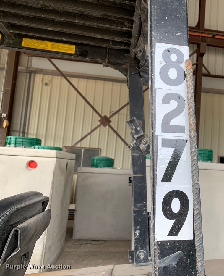 image for item DM7895 1994 Caterpillar DP40 forklift