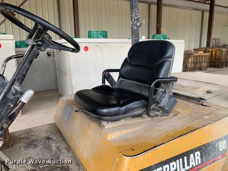 image for item DM7895 1994 Caterpillar DP40 forklift