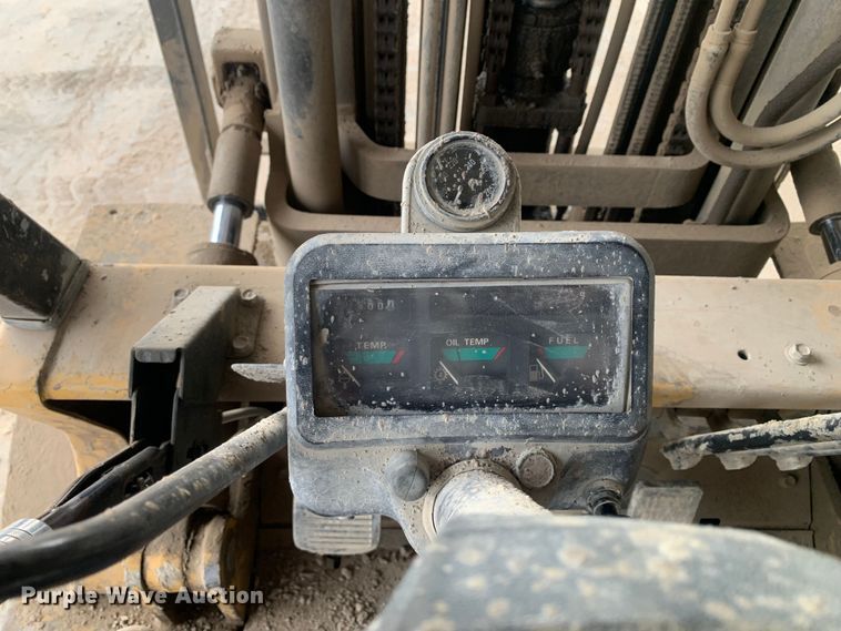 image for item DM7895 1994 Caterpillar DP40 forklift