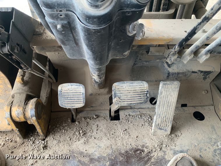 image for item DM7895 1994 Caterpillar DP40 forklift