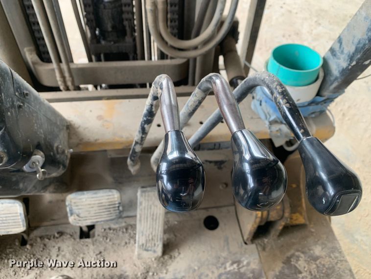 image for item DM7895 1994 Caterpillar DP40 forklift