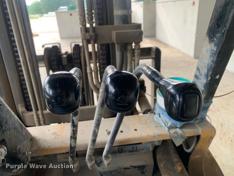 image for item DM7895 1994 Caterpillar DP40 forklift