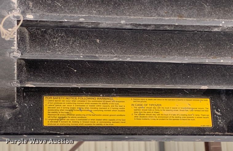 image for item DM7895 1994 Caterpillar DP40 forklift