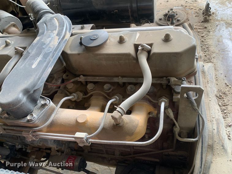 image for item DM7895 1994 Caterpillar DP40 forklift