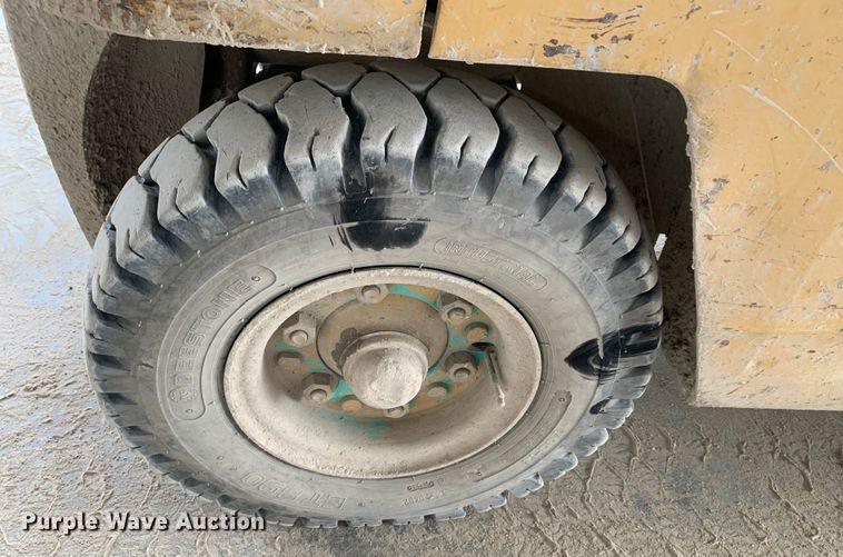 image for item DM7895 1994 Caterpillar DP40 forklift