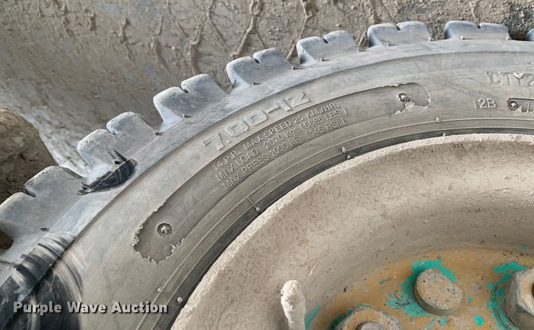 image for item DM7895 1994 Caterpillar DP40 forklift