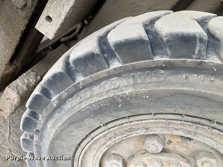 image for item DM7895 1994 Caterpillar DP40 forklift