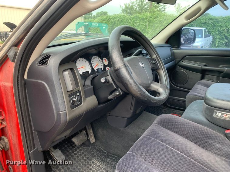 image for item DM7898 2004 Dodge Ram 1500 Quad Cab pickup truck