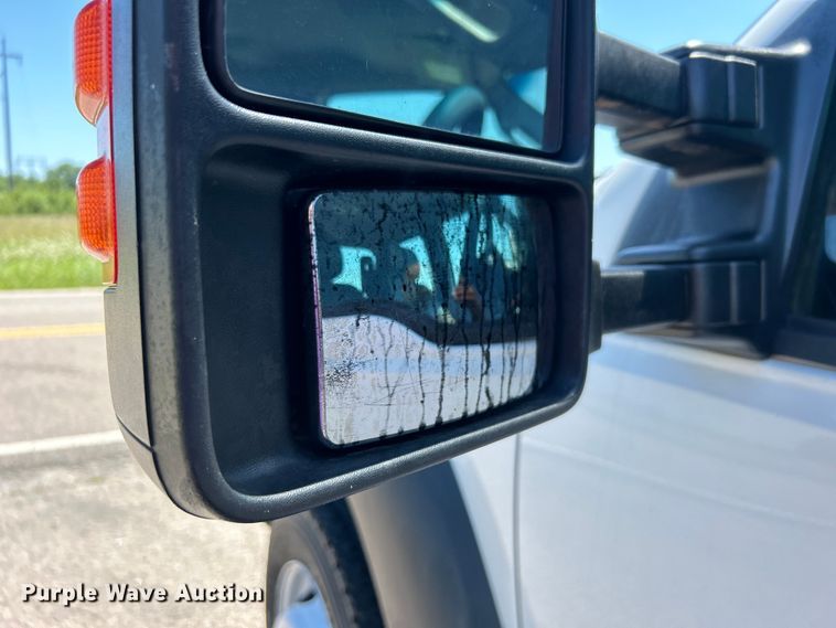 image for item DO6527 2013 Ford  F550 SuperCab truck cab and chassis