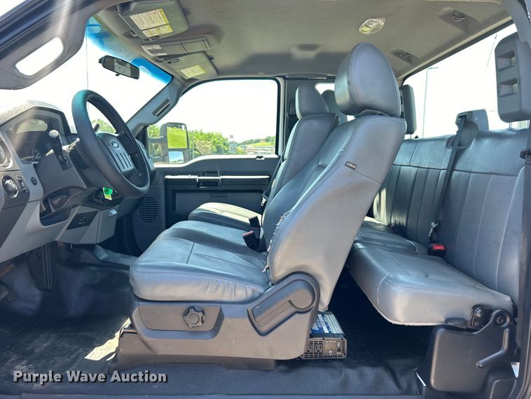 image for item DO6527 2013 Ford  F550 SuperCab truck cab and chassis