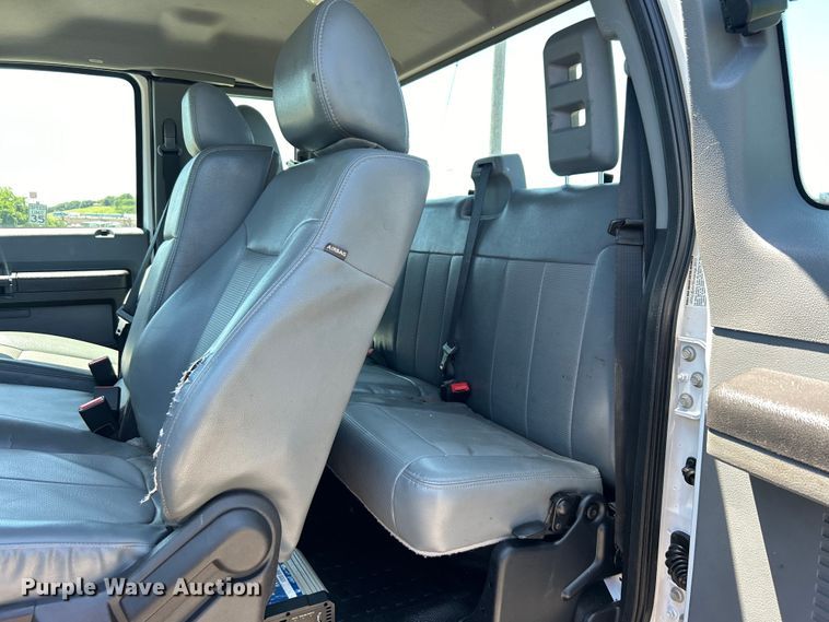 image for item DO6527 2013 Ford  F550 SuperCab truck cab and chassis