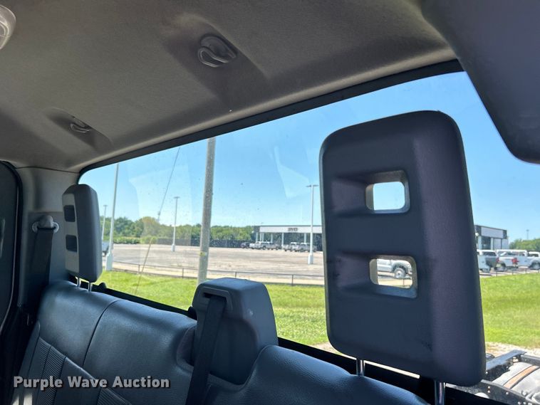 image for item DO6527 2013 Ford  F550 SuperCab truck cab and chassis